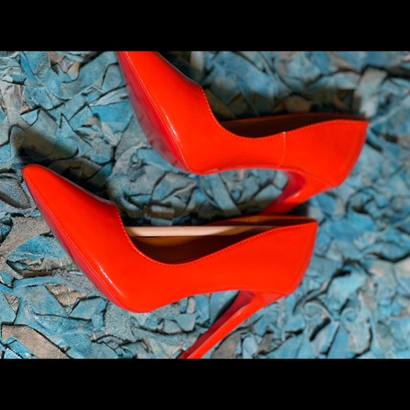 BRAND NEW ORANGE 🍊 PUMPS - Picture 2 of 5